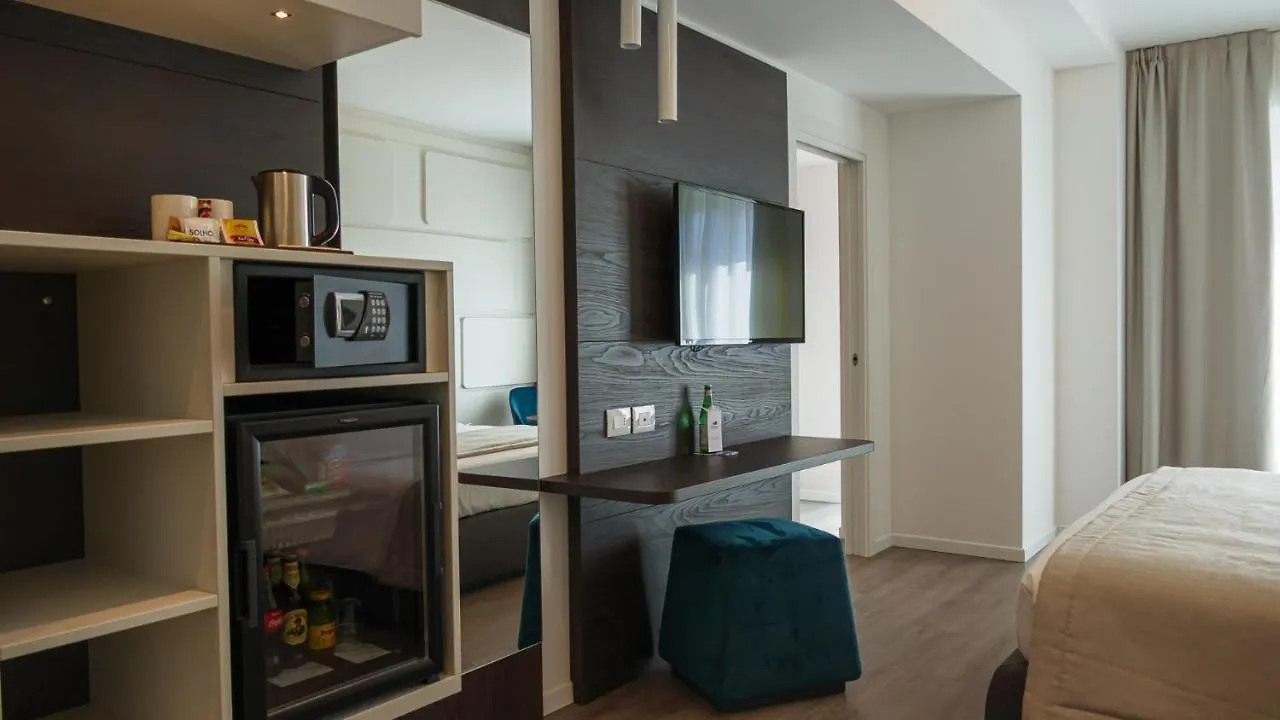Solho Hotel Bardolino 4*,  Italy